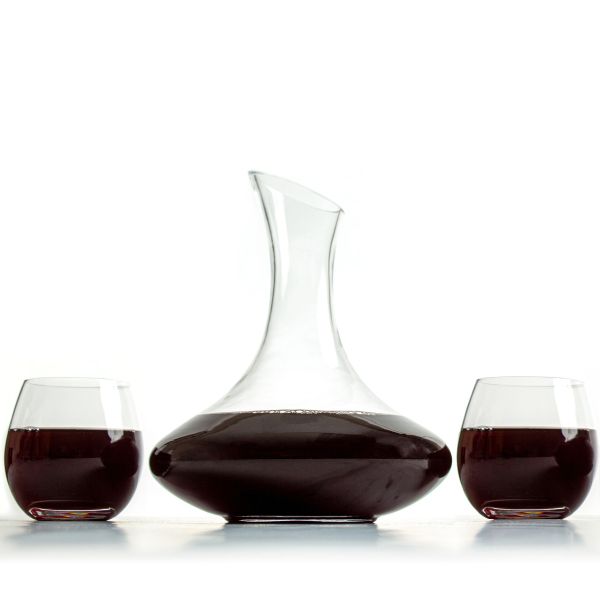 Slanted Top Wine Decanter With Wine Glasses
