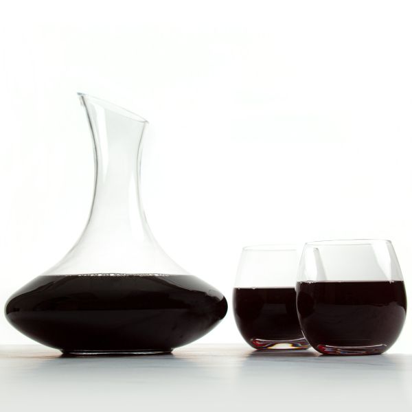 Slanted Top Wine Decanter With Wine Glasses