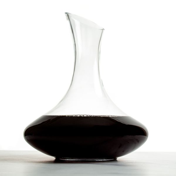 Slanted Top Wine Decanter With Wine Glasses