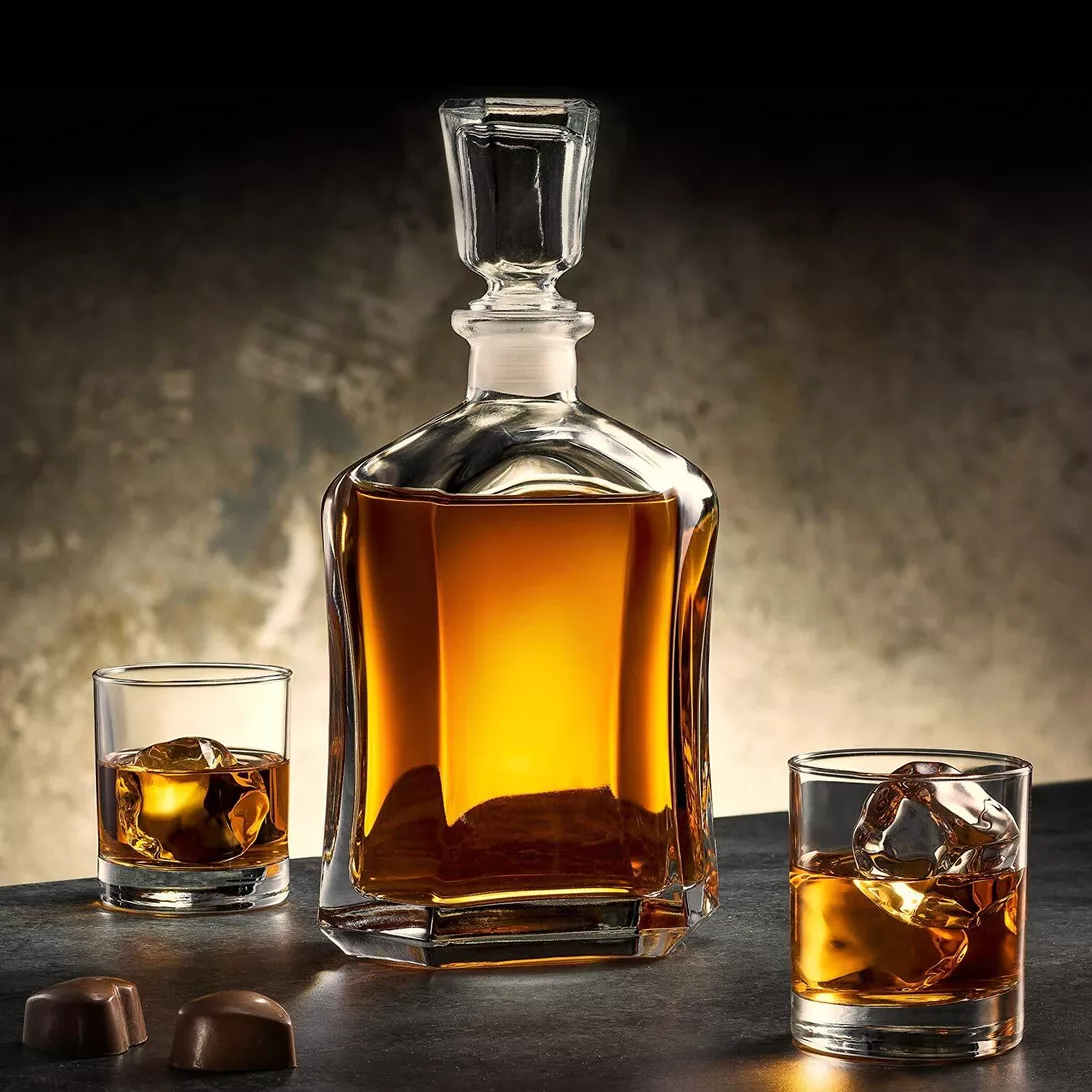 Buying the Best Personalized Decanters for Your Home Bar