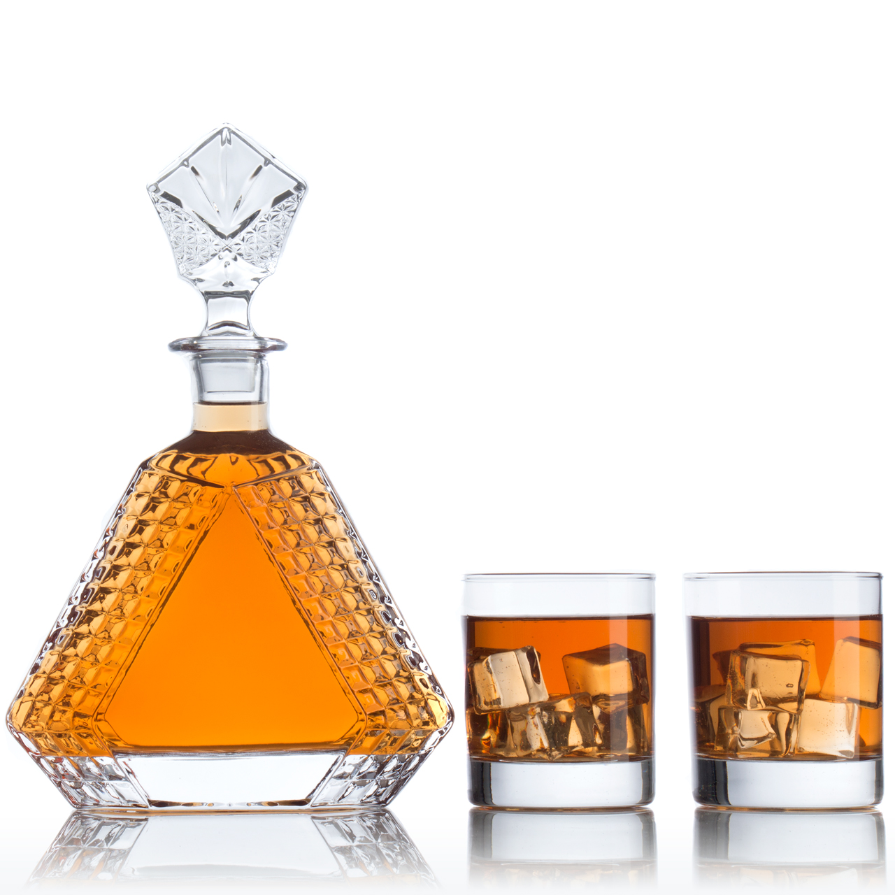 A Guide on Choosing the Best Decanters for Your Home Bar